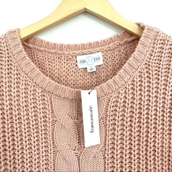 SOLD Francesca’s Blush Crop Cable Knit Sweater - Picture 5 of 8